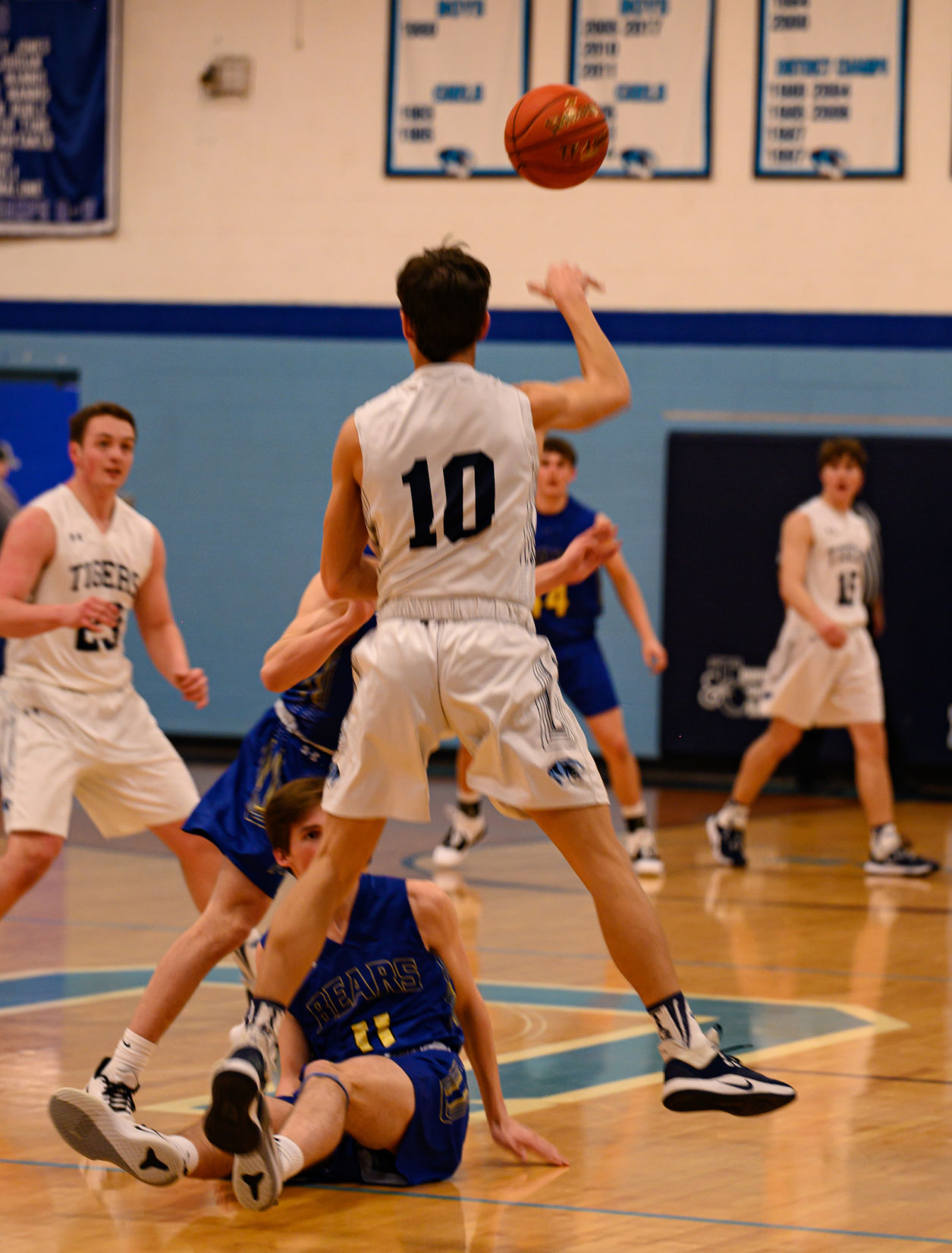 BoysBasketballvsAva(75of154)-Copy.jpg